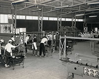 [写真]創業当時の工場風景